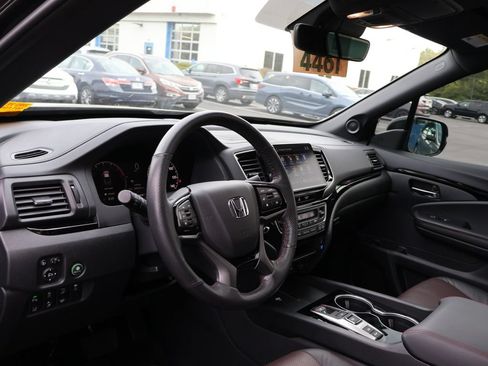 Used 2025 Honda Ridgeline Black Edition image 9