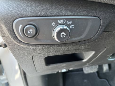 Used 2025 Chevrolet TrailBlazer LT AWD/4WD image 19