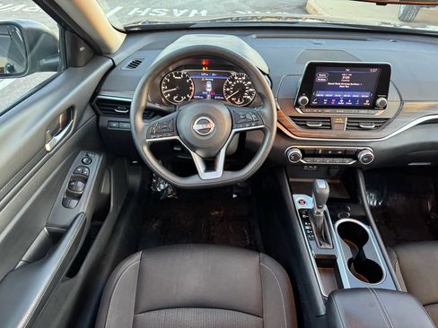 Used 2024 Nissan Altima 2.5 SV image 24