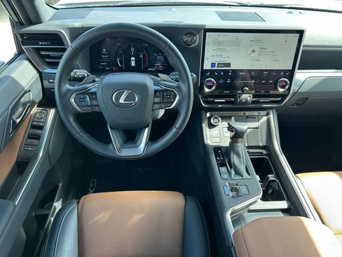 Used 2025 Lexus GX 550 AWD/4WD image 19