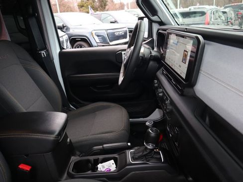 Used 2024 Jeep Wrangler Unlimited Sahara AWD/4WD image 21