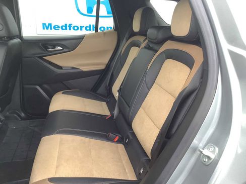 Used 2025 Chevrolet Equinox ACTIV w/ Safety and Technology Package AWD/4WD image 13