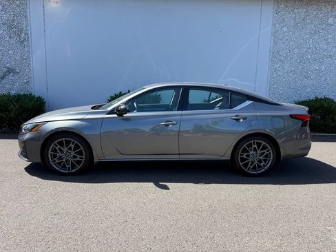 Used 2023 Nissan Altima 2.0 SR FWD image 3