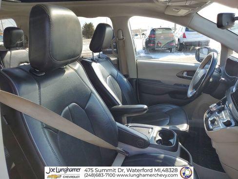 Used 2020 Chrysler Pacifica Limited image 28