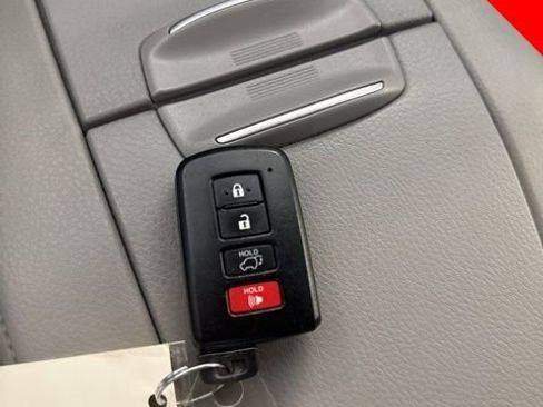 Used 2017 Toyota Highlander XLE FWD image 11
