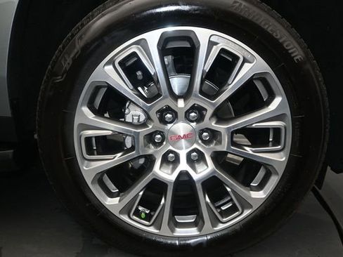 Used 2025 GMC Yukon XL Denali AWD/4WD image 18