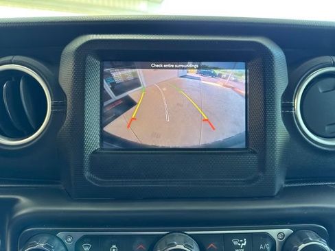 Used 2018 Jeep Wrangler Unlimited Sahara w/ Cold Weather Group AWD/4WD image 20