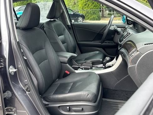 Used 2017 Honda Accord EX-L image 24
