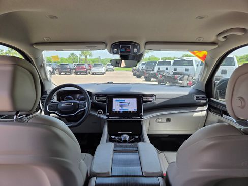 Used 2024 Jeep Wagoneer Series III AWD/4WD image 20