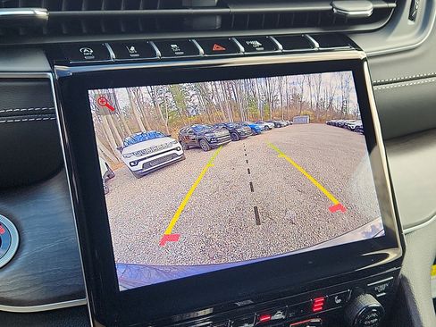 New 2025 Jeep Grand Cherokee Limited image 12