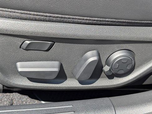 Used 2024 Genesis G70 3.3T Advanced image 21