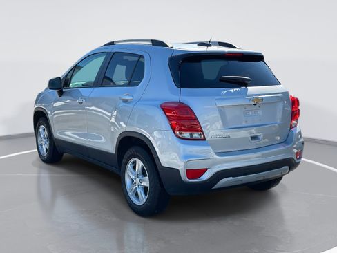 Used 2022 Chevrolet Trax LT w/ LT Convenience Package image 7