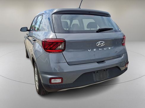 Used 2023 Hyundai Venue SE FWD image 7
