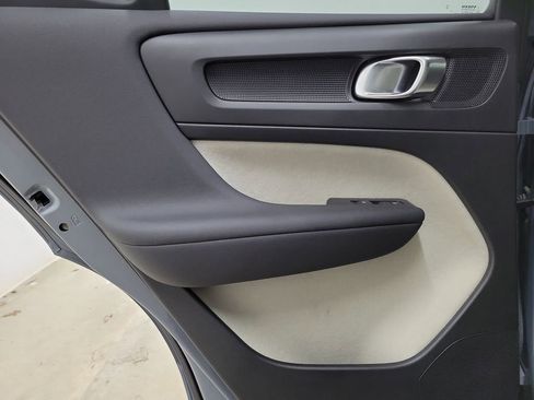 Certified 2023 Volvo XC40 B5 Ultimate w/ Climate Package image 15