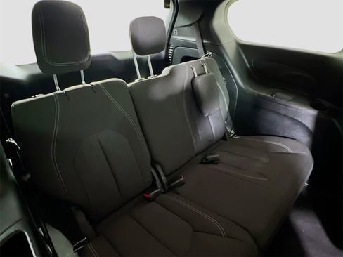 Used 2018 Chrysler Pacifica Touring Plus w/ S Appearance Package image 27