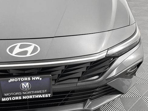 Used 2024 Hyundai Elantra SEL FWD image 4