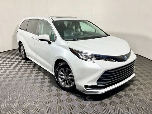 Used 2022 Toyota Sienna XLE FWD image 7