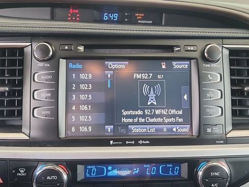 Used 2019 Toyota Highlander XLE AWD/4WD image 13