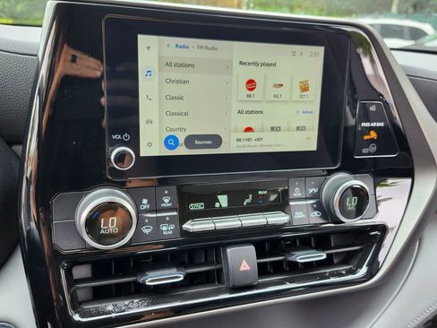 Used 2023 Toyota Highlander L image 21