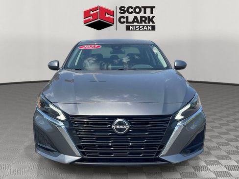 Used 2023 Nissan Altima 2.5 SV FWD image 2