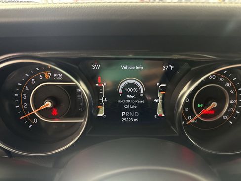 Used 2022 Jeep Wrangler Unlimited Sahara image 17