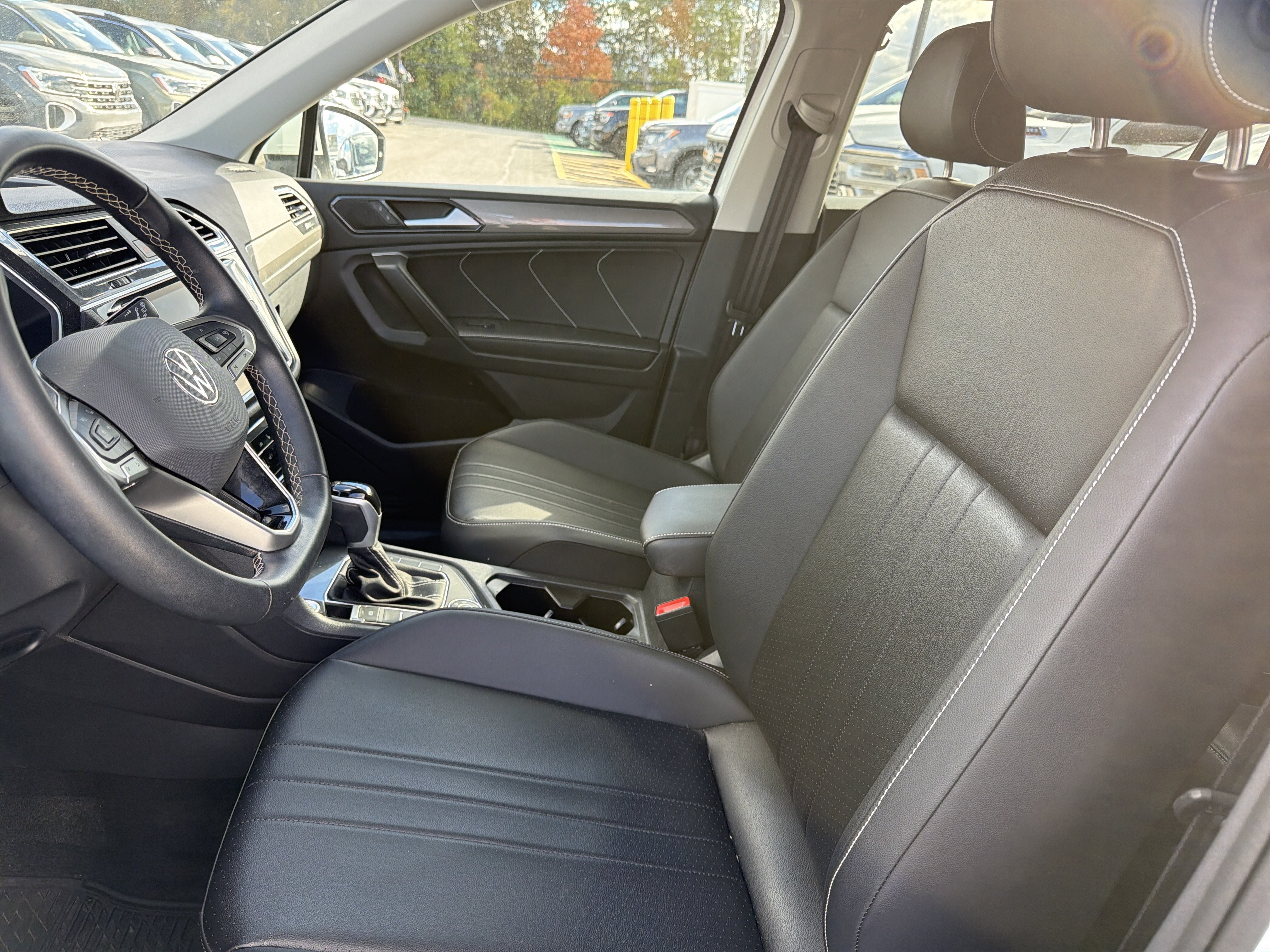 Used 2024 Volkswagen Tiguan SE AWD/4WD image 10