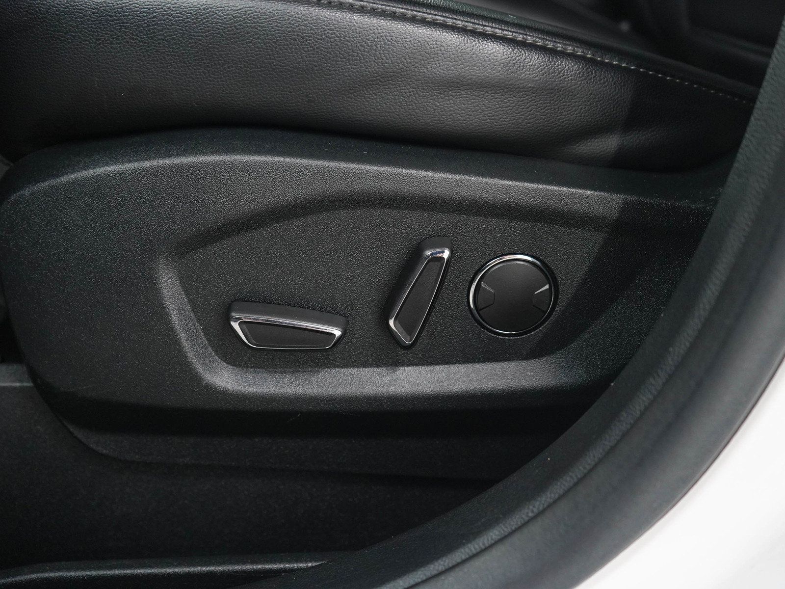 Used 2019 Ford Edge SEL w/ Equipment Group 201A AWD/4WD image 28