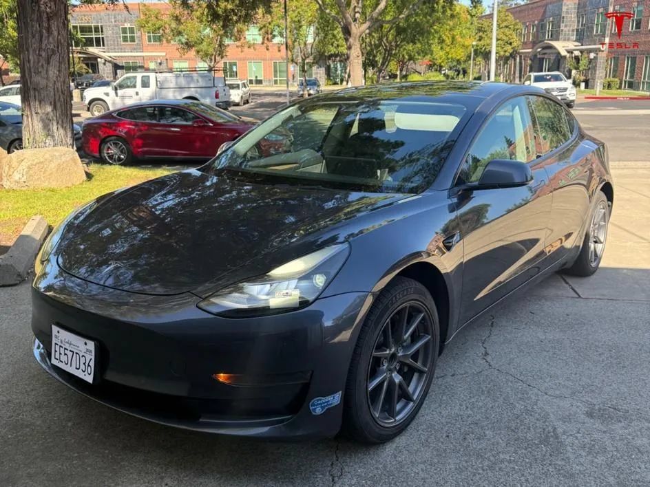 Used 2023 Tesla Model 3 Standard Range RWD image 3