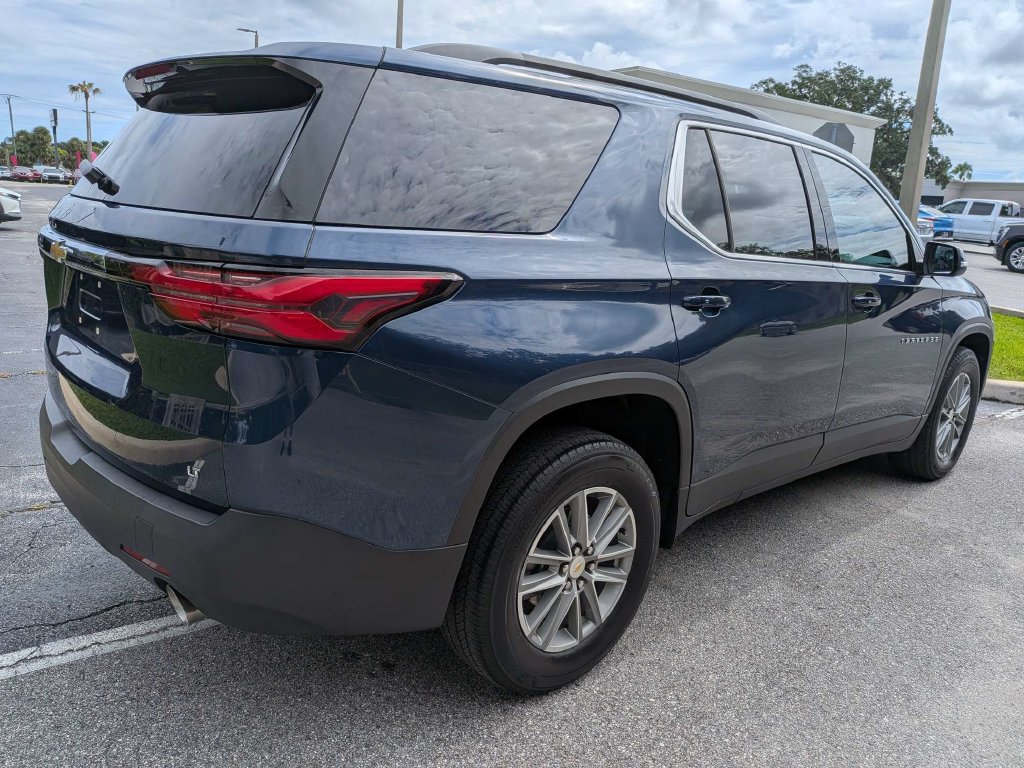 Used 2023 Chevrolet Traverse LT FWD image 4