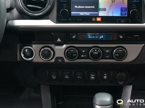 Used 2017 Toyota Tacoma Limited w/ Tow Package AWD/4WD image 23