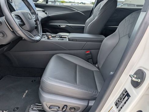 Used 2025 Lexus RX 350 Premium w/ Accessory Package (Z1) FWD image 12