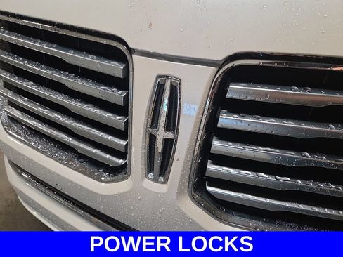 Used 2015 Lincoln Navigator 4WD image 21