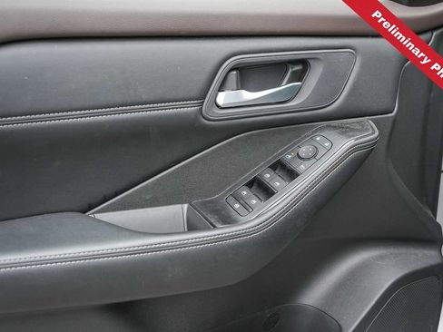 Used 2023 Nissan Rogue SV w/ SV Premium B Package FWD image 18