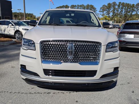 Used 2024 Lincoln Navigator L Reserve image 9