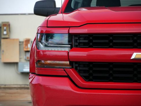 Used 2018 Chevrolet Silverado 1500 Custom w/ Custom Convenience Package RWD image 19