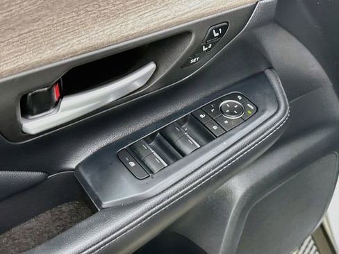 Used 2024 Toyota Grand Highlander AWD image 18