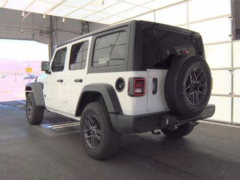 Used 2025 Jeep Wrangler Unlimited Sport AWD/4WD image 4
