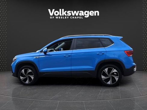 Certified 2023 Volkswagen Taos SE w/ Panoramic Sunroof Package AWD/4WD image 5