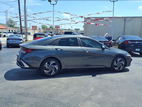 Used 2024 Hyundai Elantra Limited FWD image 22