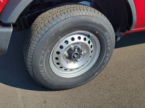 New 2025 Ford Bronco 4-Door image 5