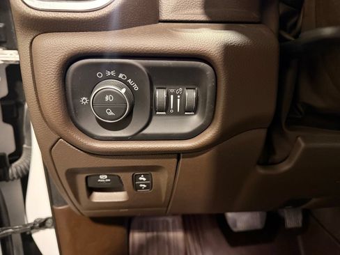 Used 2025 RAM 1500 Laramie w/ Laramie Southwest Edition AWD/4WD image 17