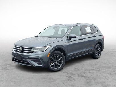 Used 2023 Volkswagen Tiguan SE w/ Panoramic Sunroof Package