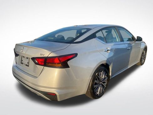 Used 2023 Nissan Altima 2.5 SV image 7