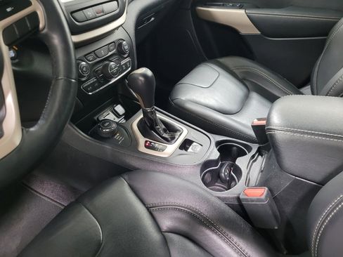 Used 2018 Jeep Cherokee Limited image 26