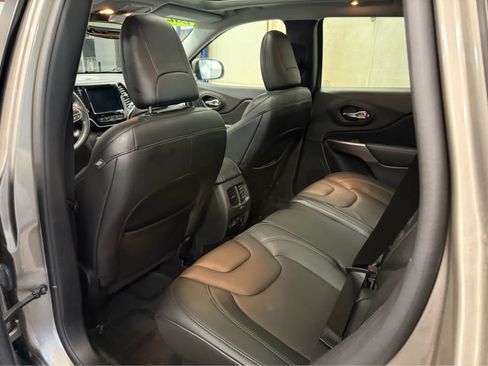 Used 2021 Jeep Cherokee Limited AWD/4WD image 20