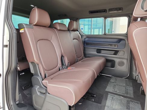 Used 2025 Volkswagen ID. Buzz Pro S RWD image 14
