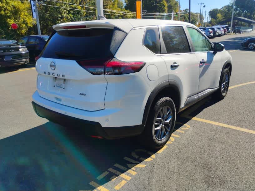 Used 2024 Nissan Rogue S AWD/4WD image 5