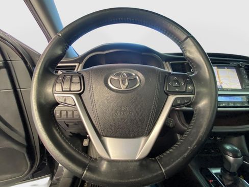 Used 2019 Toyota Highlander XLE AWD/4WD image 31