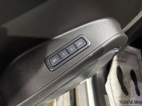 Used 2015 Chevrolet Suburban LTZ image 16