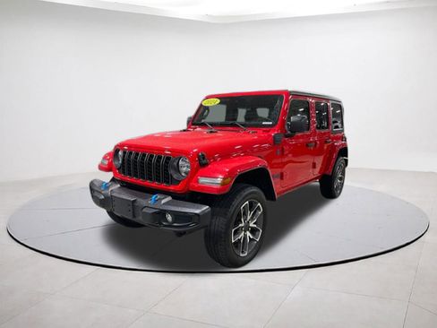 Used 2024 Jeep Wrangler Unlimited w/ Convenience Group AWD/4WD image 3
